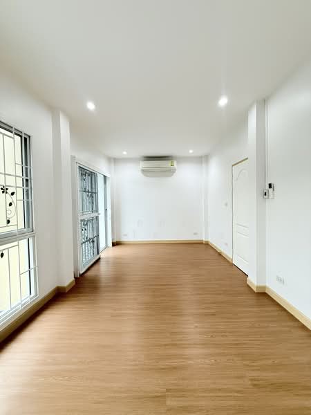 Pensiri 4, Bangkok, Soi Muban Phen Siri 4 Liap Wari, Nong Chok, Bangkok, 4 Bedrooms, 80 sqm, Townhouse For Sale, by นภัสศรณ์ วงศ์สินไทยกร (นันท์), 500356734 - DDproperty.com