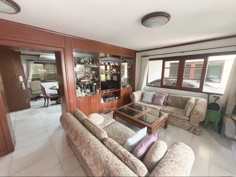 House and Land Sukhumvit 71 Pridi Banomyong 14, Bangkok, Phra Kanong Nua, Watthana, Bangkok, 4 Bedrooms, 250 sqm, Single Detached House For Sale, by Chidaphar Beawlek, 500356772 - DDproperty.com