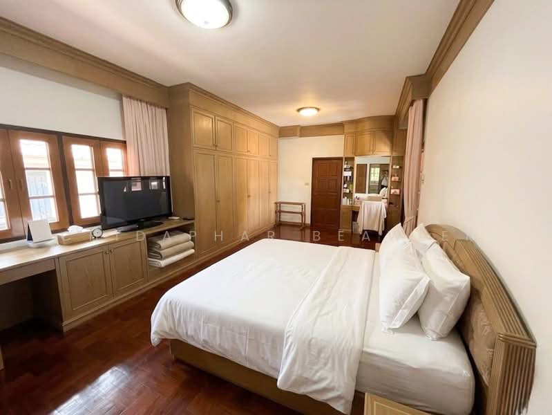 House and Land Sukhumvit 71 Pridi Banomyong 14, Bangkok, Phra Kanong Nua, Watthana, Bangkok, 4 Bedrooms, 250 sqm, Single Detached House For Sale, by Chidaphar Beawlek, 500356772 - DDproperty.com