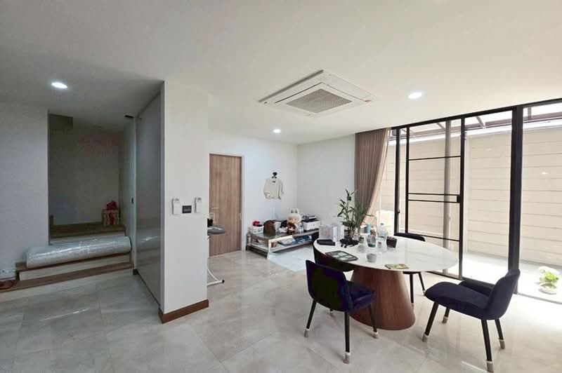 Novel Residence Ladprao 18 : โนเวล เรสซิเดนซ์ ลาดพร้าว 18, กรุงเทพ, 116 ซอย ลาดพร้าว 18, จอมพล, จตุจักร, กรุงเทพ, 300 ตร.ม., บ้านเดี่ยว ขาย, โดย คุณไอซ์, 500356841 - DDproperty.com