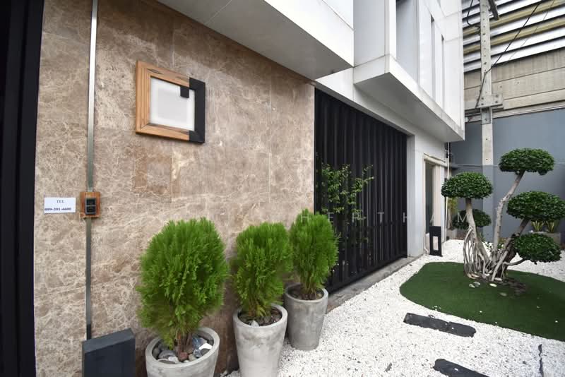 Qube Suites Sukhumvit 46, Bangkok, 30 Sukhumvit Road, Phra Kanong, Khlong Toei, Bangkok, 2 Bedrooms, 60 sqm, Apartment For Rent, by Ramita Theptham, 500357247 - DDproperty.com