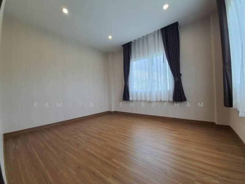 5-BR Townhouse, Bangkok, Saphan Sung, Bangkok, 5 Bedrooms, 377 sqm, Townhouse For Rent, by Ramita Theptham, 500357291 - DDproperty.com