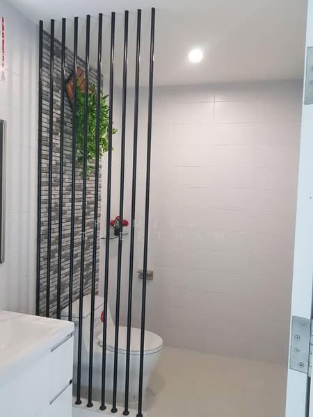 5-BR Townhouse, Bangkok, Saphan Sung, Bangkok, 5 Bedrooms, 377 sqm, Townhouse For Rent, by Ramita Theptham, 500357291 - DDproperty.com
