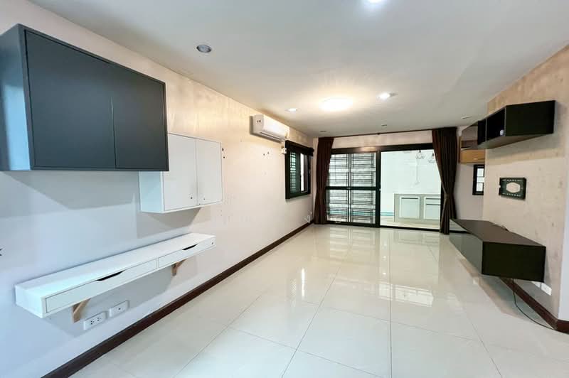Natura Trend Rattanathibet-Ratchapruek, Nonthaburi, 11 Soi Bang Len 21, Bang Len, Bang Yai, Nonthaburi, 3 Bedrooms, 135 sqm, Townhouse For Sale, by คุณหงษ์, 500357318 - DDproperty.com