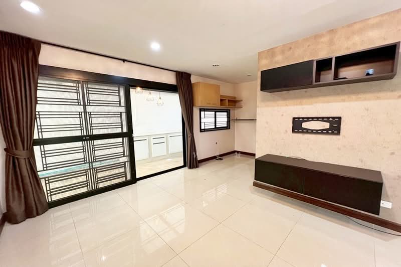 Natura Trend Rattanathibet-Ratchapruek, Nonthaburi, 11 Soi Bang Len 21, Bang Len, Bang Yai, Nonthaburi, 3 Bedrooms, 135 sqm, Townhouse For Sale, by คุณหงษ์, 500357318 - DDproperty.com
