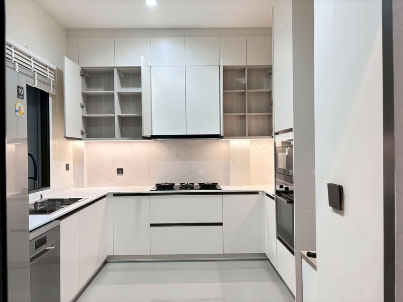 Grand Bangkok Boulevard Krungthepkritha, Bangkok, Srinakarin-Romklao Road, Khlong Sam Prawet, Lat Krabang, Bangkok, 4 Bedrooms, 447 sqm, Single Detached House For Sale, by อลงกต คำนวรพร, 500357594 - DDproperty.com