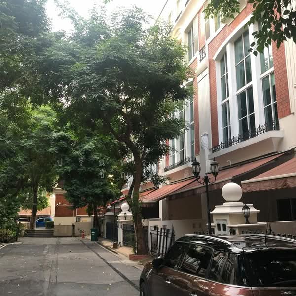 Baan Klang Krung Thonglor : บ้านกลางกรุงทองหล่อ, กรุงเทพ, 55 ซอยสุขุมวิท 55, คลองตันเหนือ, วัฒนา, กรุงเทพ, 350 ตร.ม., ทาวน์เฮ้าส์ ให้เช่า, โดย ปรินทร์ญาดา ชิณโชติ, 500357634 - DDproperty.com