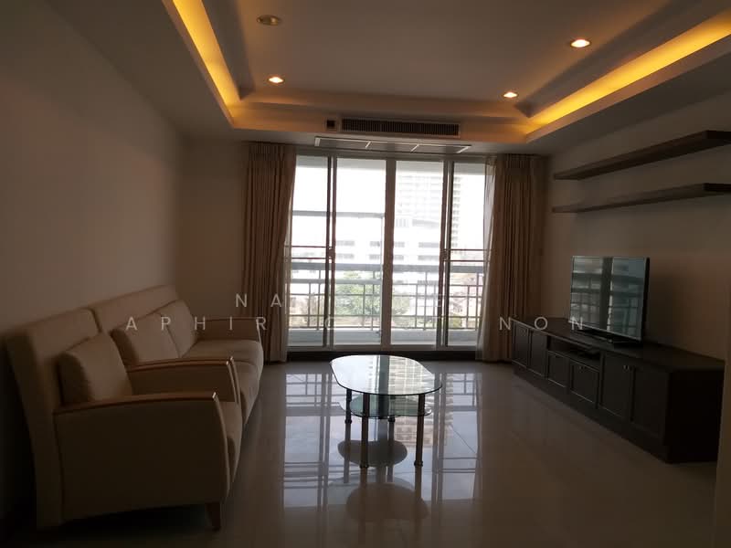 Royal Castle Sukhumvit, Bangkok, 30 Soi Sukhumvit 39, Khlongtoei Nua, Watthana, Bangkok, 3 Bedrooms, 140 sqm, Condo For Rent, by Natrinee Aphirachatanon, 500357654 - DDproperty.com