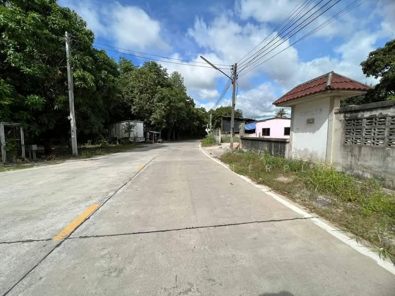 Land for sale in Surasak area, 323 sq.wa, already filled and leveled., Chon Buri (Pattaya), Surasak, Si Racha, Chon Buri (Pattaya), , 1,292 sqm, Land For Sale, by RICHWELL INTERPLUS, 500357681 - DDproperty.com