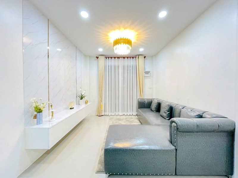 2 Storey Townhome for Sale East Pattaya Fully Furnished, Chon Buri (Pattaya), Bang Lamung, Bang Lamung (Pattaya), Chon Buri (Pattaya), 3 Bedrooms, 132 sqm, Townhouse For Sale, by PLC Real Estate, 500357815 - DDproperty.com
