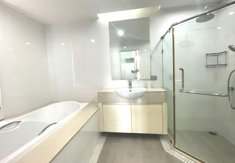 Siri Residence, Bangkok, 21 Soi Sukhumvit 24, Khong Tan, Khlong Toei, Bangkok, 2 Bedrooms, 110 sqm, Condo For Rent, by Rojjana Jindasri, 500357908 - DDproperty.com