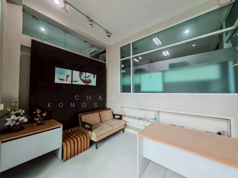 Urgent Sale! 3-Story Commercial/Office Building on Kaset-Nawamin Road (Prasert Manukit Road), Bangkok, ประเสริฐมนูกิจ, Sena Nikhom, Chatuchak, Bangkok, , 450 sqm, Shophouse For Sale, by CHAWALIT KONGSAKPAIBUL, 500357914 - DDproperty.com