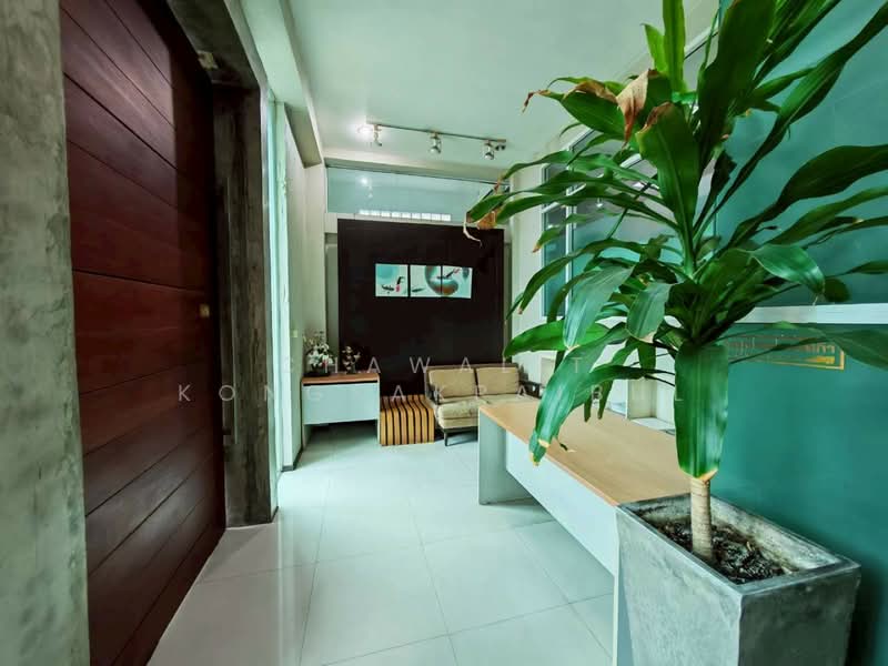 Urgent Sale! 3-Story Commercial/Office Building on Kaset-Nawamin Road (Prasert Manukit Road), Bangkok, ประเสริฐมนูกิจ, Sena Nikhom, Chatuchak, Bangkok, , 450 sqm, Shophouse For Sale, by CHAWALIT KONGSAKPAIBUL, 500357914 - DDproperty.com