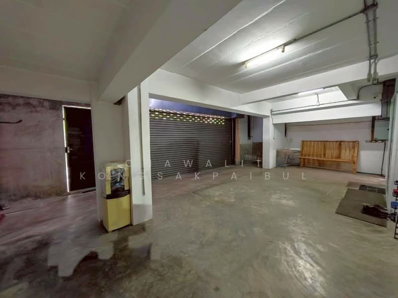 Urgent Sale! 3-Story Commercial/Office Building on Kaset-Nawamin Road (Prasert Manukit Road), Bangkok, ประเสริฐมนูกิจ, Sena Nikhom, Chatuchak, Bangkok, , 450 sqm, Shophouse For Sale, by CHAWALIT KONGSAKPAIBUL, 500357914 - DDproperty.com