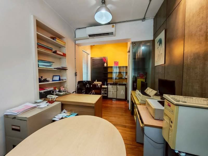 Urgent Sale! 3-Story Commercial/Office Building on Kaset-Nawamin Road (Prasert Manukit Road), Bangkok, ประเสริฐมนูกิจ, Sena Nikhom, Chatuchak, Bangkok, , 450 sqm, Shophouse For Sale, by CHAWALIT KONGSAKPAIBUL, 500357914 - DDproperty.com