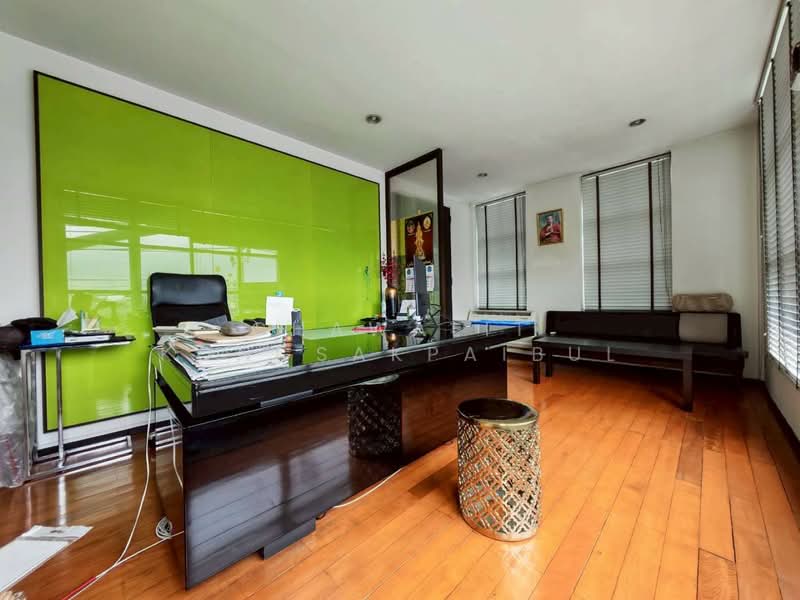 Urgent Sale! 3-Story Commercial/Office Building on Kaset-Nawamin Road (Prasert Manukit Road), Bangkok, ประเสริฐมนูกิจ, Sena Nikhom, Chatuchak, Bangkok, , 450 sqm, Shophouse For Sale, by CHAWALIT KONGSAKPAIBUL, 500357914 - DDproperty.com