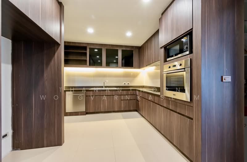 Park Court Sukhumvit 77, Bangkok, T77 Sukhumvit 77, Phra Kanong Nua, Watthana, Bangkok, 4 Bedrooms, 287 sqm, Condo For Rent, by Thananthorn Wongvarnkaseam, 500357935 - DDproperty.com