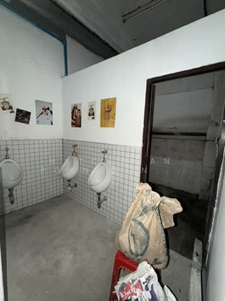 2-Unit, 4-Storey Commercial Building in Prime Lat Phrao Location on Main Road, Near MRT, Bangkok, Jom Phon, Chatuchak, Bangkok, , 600 sqm, Shophouse For Rent, by Natchanan Pornboonbanyen, 500358092 - ชั้น 1 - DDproperty.com