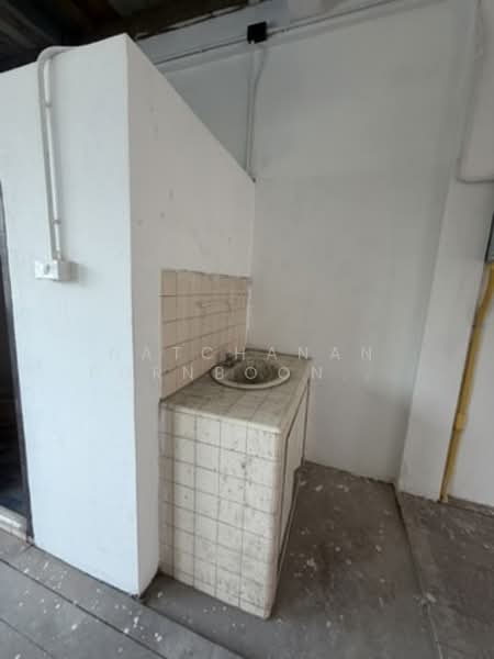 2-Unit, 4-Storey Commercial Building in Prime Lat Phrao Location on Main Road, Near MRT, Bangkok, Jom Phon, Chatuchak, Bangkok, , 600 sqm, Shophouse For Rent, by Natchanan Pornboonbanyen, 500358092 - DDproperty.com