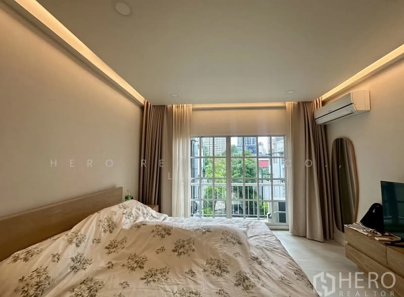 For sale Shophouse 360 sq.m. in BTS Phra Khanong Watthana Bangkok HRE00921, Bangkok, Phra Kanong Nua, Watthana, Bangkok, , 360 sqm, Shophouse For Sale, by Hero Realtor Co., Ltd., 500358093 - DDproperty.com