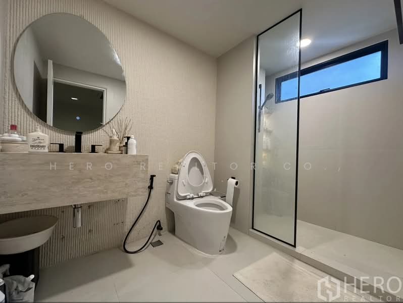 For sale Shophouse 360 sq.m. in BTS Phra Khanong Watthana Bangkok HRE00921, Bangkok, Phra Kanong Nua, Watthana, Bangkok, , 360 sqm, Shophouse For Sale, by Hero Realtor Co., Ltd., 500358093 - DDproperty.com