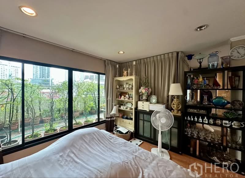 For sale Shophouse 360 sq.m. in BTS Phra Khanong Watthana Bangkok HRE00921, Bangkok, Phra Kanong Nua, Watthana, Bangkok, , 360 sqm, Shophouse For Sale, by Hero Realtor Co., Ltd., 500358093 - DDproperty.com