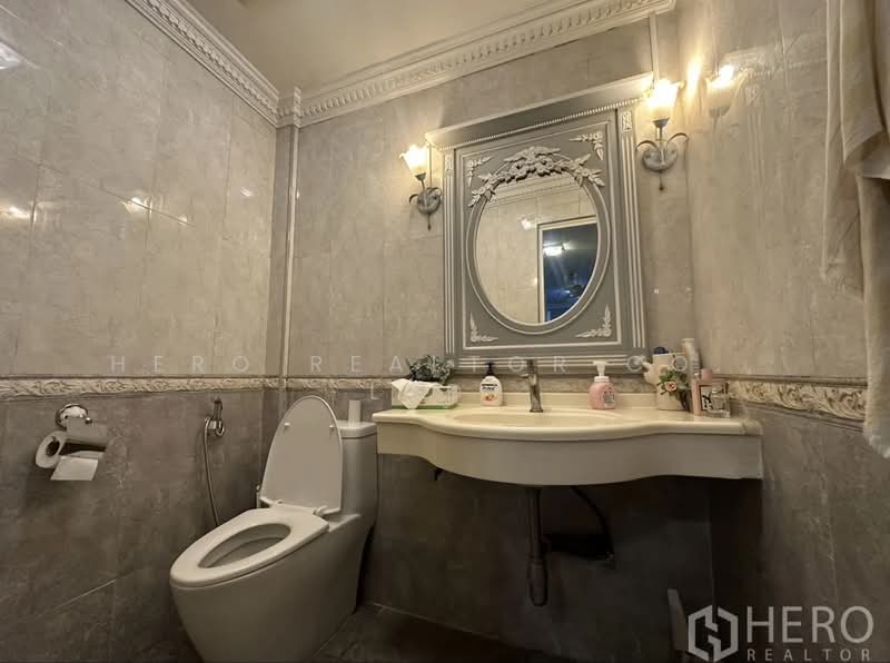 For sale Shophouse 360 sq.m. in BTS Phra Khanong Watthana Bangkok HRE00921, Bangkok, Phra Kanong Nua, Watthana, Bangkok, , 360 sqm, Shophouse For Sale, by Hero Realtor Co., Ltd., 500358093 - DDproperty.com