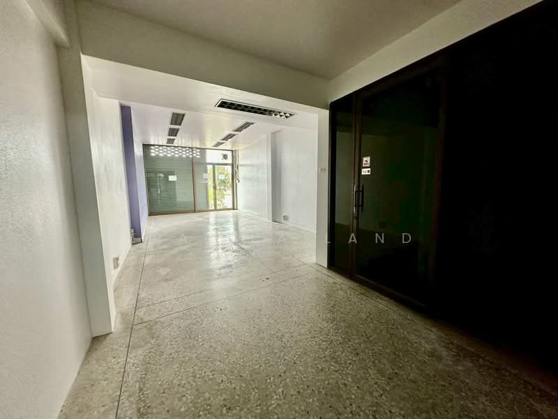 ขายหรือให้เช่า อาคารพานิชย์ 3.5 ชั้น พื้นที่ 33 ตร.ว. ริมถนนเพชรเกษม เกาะหลัก, Prachuap Khiri Khan, Ko Lak, Muang Prachaubkirikhan, Prachuap Khiri Khan, , 281 sqm, Shophouse For Sale, by ERA Thailand, 500358120 - DDproperty.com