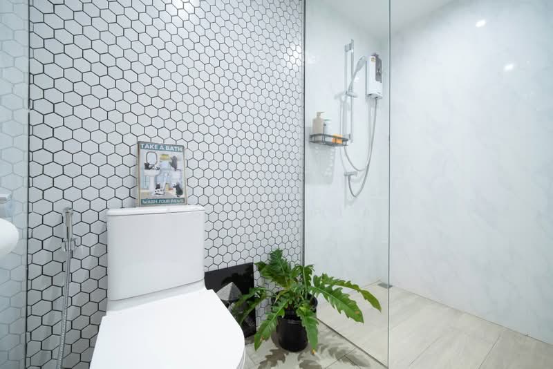 For Rent: Newly Renovated 2-Story Home Office in Modern Tropical Style, Ladprao Area (SPSAD4032), Bangkok, Jom Phon, Chatuchak, Bangkok, 3 Bedrooms, 207 sqm, Single Detached House For Rent, by Agent Pla, 500358160 - DDproperty.com