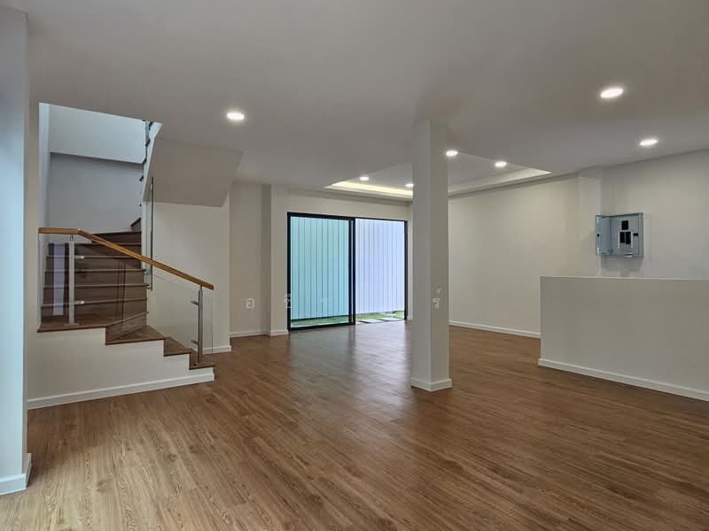 For Sale House New Renovated Chokchai 4, Bangkok, โชคชัย 4, Lat Phrao, Bangkok, 3 Bedrooms, 220 sqm, Single Detached House For Sale, by อชิรวัชร์, 500358227 - DDproperty.com
