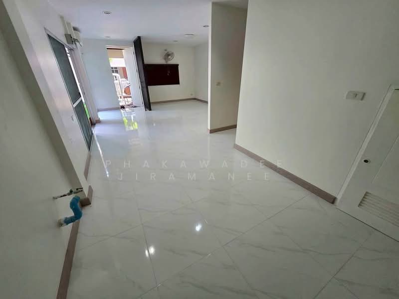Noble Cube Pattanakarn : โนเบิล คิวบ์ พัฒนาการ, กรุงเทพ, ถนนพัฒนาการ, สวนหลวง, กรุงเทพ, 204 ตร.ม., ทาวน์เฮ้าส์ ให้เช่า, โดย Phakawadee Jiramanee, 500358452 - DDproperty.com