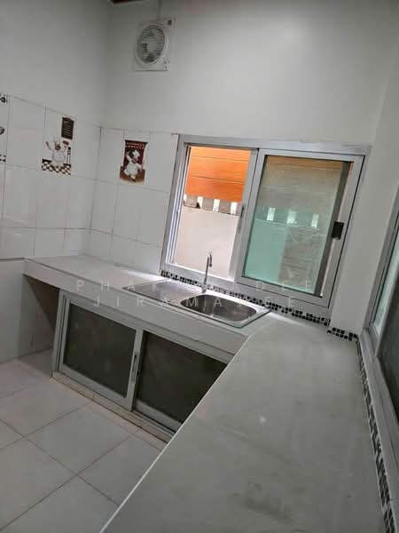 Noble Cube Pattanakarn, Bangkok, Phatthanakan Road, Suan Luang, Bangkok, 3 Bedrooms, 204 sqm, Townhouse For Rent, by Phakawadee Jiramanee, 500358452 - DDproperty.com