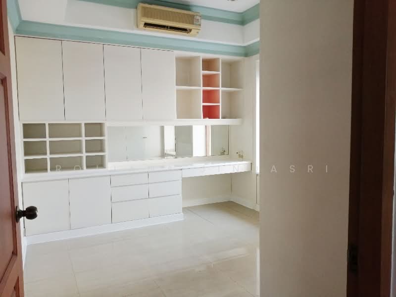 5-BR House, Bangkok, Samsen Nok, Huai Khwang, Bangkok, 5 Bedrooms, 256 sqm, Single Detached House For Rent, by Rojjana Jindasri, 500358473 - DDproperty.com