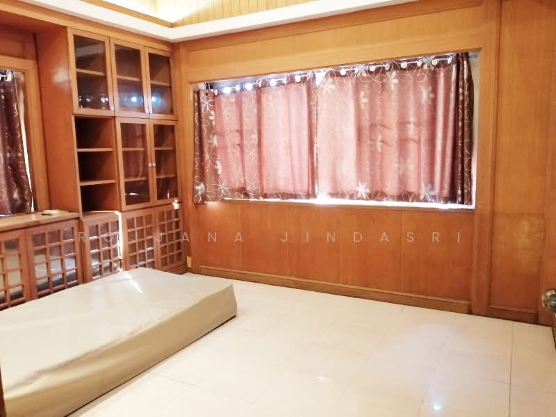 5-BR House, Bangkok, Samsen Nok, Huai Khwang, Bangkok, 5 Bedrooms, 256 sqm, Single Detached House For Rent, by Rojjana Jindasri, 500358473 - DDproperty.com
