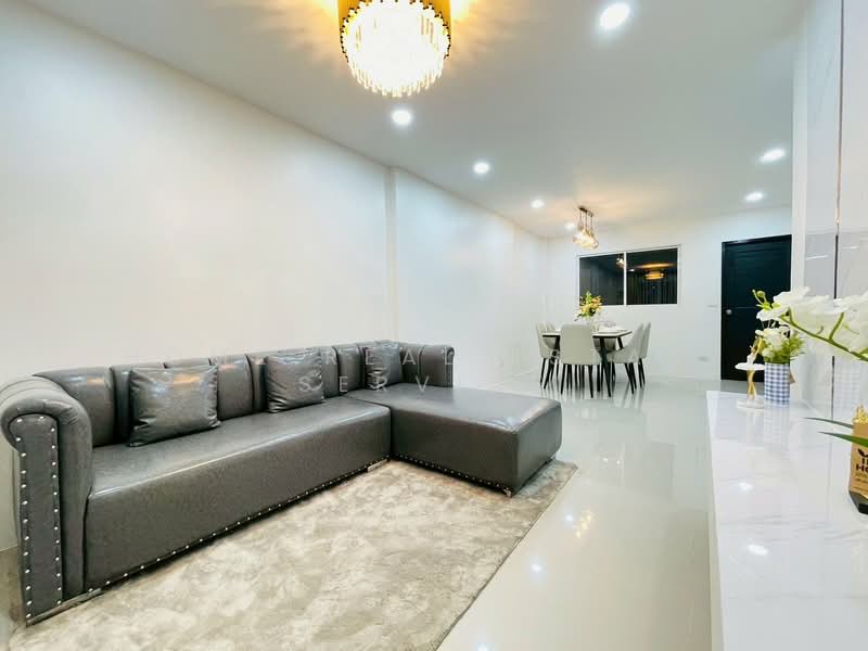 หมู่บ้านรัตนากร 25, Chon Buri (Pattaya), Bang Lamung, Bang Lamung (Pattaya), Chon Buri (Pattaya), 3 Bedrooms, 210 sqm, Townhouse For Sale, by HOME Real Estate Service, 500358578 - DDproperty.com