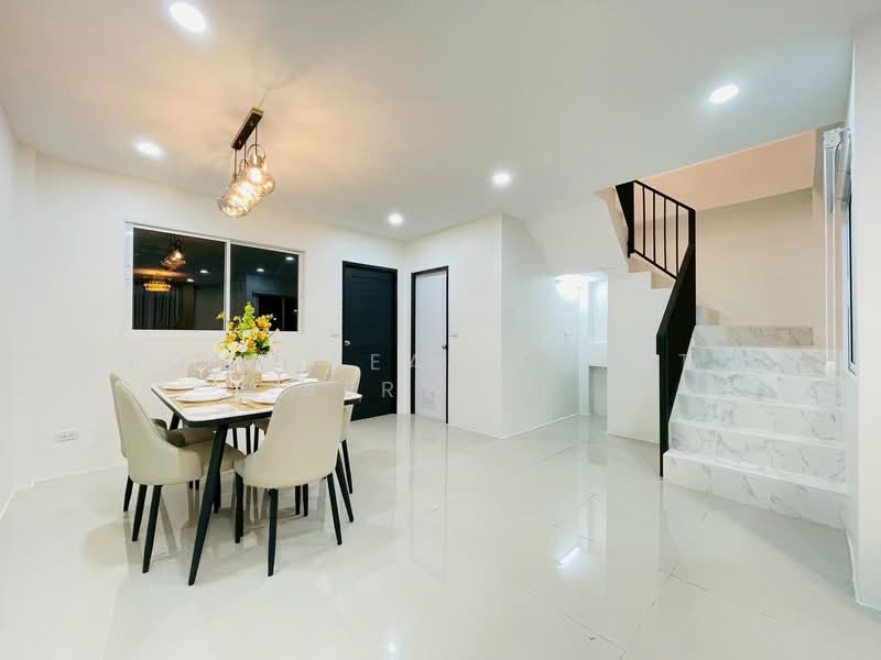 หมู่บ้านรัตนากร 25, Chon Buri (Pattaya), Bang Lamung, Bang Lamung (Pattaya), Chon Buri (Pattaya), 3 Bedrooms, 210 sqm, Townhouse For Sale, by HOME Real Estate Service, 500358578 - DDproperty.com