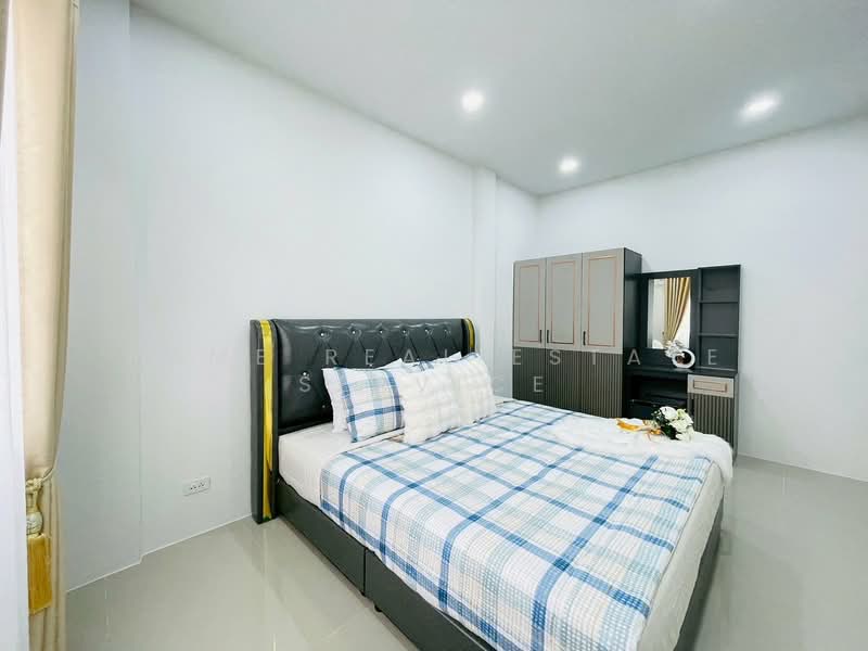 หมู่บ้านรัตนากร 25, Chon Buri (Pattaya), Bang Lamung, Bang Lamung (Pattaya), Chon Buri (Pattaya), 3 Bedrooms, 210 sqm, Townhouse For Sale, by HOME Real Estate Service, 500358578 - DDproperty.com