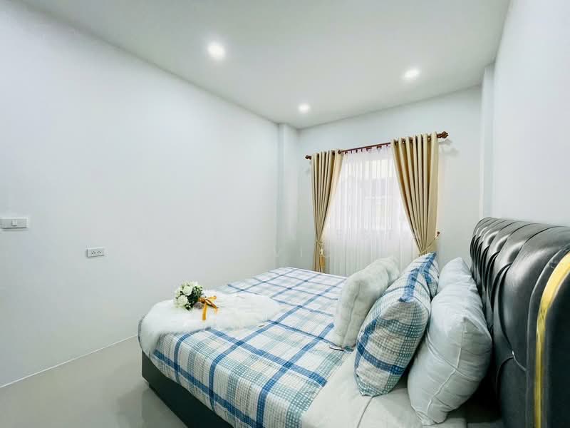 หมู่บ้านรัตนากร 25, Chon Buri (Pattaya), Bang Lamung, Bang Lamung (Pattaya), Chon Buri (Pattaya), 3 Bedrooms, 210 sqm, Townhouse For Sale, by HOME Real Estate Service, 500358578 - DDproperty.com