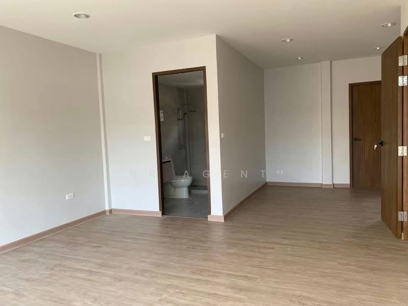 บ้านเกษมสันต์ 1 ลาดพร้าว, Bangkok, Lat Phrao, Bangkok, 3 Bedrooms, 200 sqm, Townhouse For Sale, by NR AGENT, 500358619 - DDproperty.com