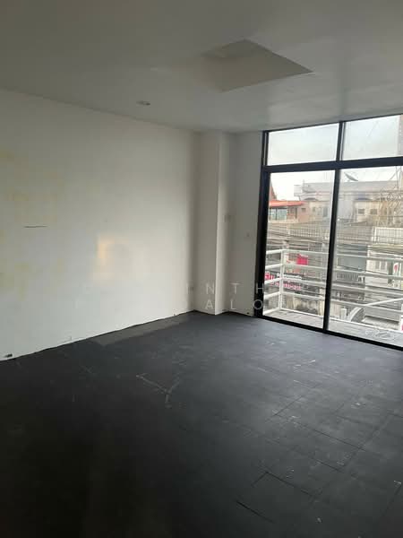 4.5-story commercial building opposite On Nut Soi 54, Bangkok, Suan Luang, Bangkok, , 450 sqm, Shophouse For Rent, by Charinthip Phungalong, 500358679 - DDproperty.com