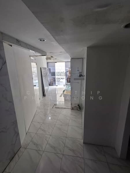 4.5-story commercial building opposite On Nut Soi 54, Bangkok, Suan Luang, Bangkok, , 450 sqm, Shophouse For Rent, by Charinthip Phungalong, 500358679 - DDproperty.com