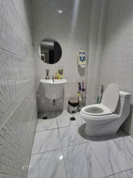4.5-story commercial building opposite On Nut Soi 54, Bangkok, Suan Luang, Bangkok, , 450 sqm, Shophouse For Rent, by Charinthip Phungalong, 500358679 - DDproperty.com