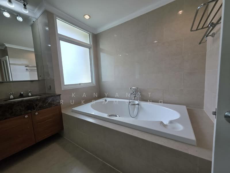 The Cadogan Private Residence, Bangkok, Soi Sukhumvit 39, Khlong Tan Nua, Watthana, Bangkok, 3 Bedrooms, 200 sqm, Condo For Rent, by Kanyanat Ruksamuang, 500358731 - DDproperty.com