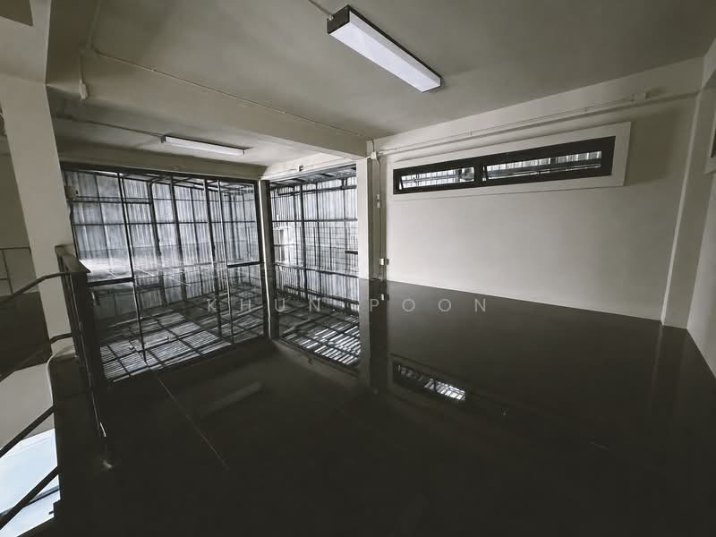For Rent: Renovated Office Building in Ratchada Area – 1,200 sq.m. (SPSSR252), Bangkok, รัชดาภิเษก, Jom Phon, Chatuchak, Bangkok, , 1,200 sqm, Office Space For Rent, by Khun Poon, 500358924 - DDproperty.com