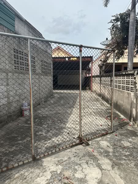 ขายบ้าน 2 ชั้น พร้อมอาคารหน้าร้าน บางเสร่ สัตหีบ ใกล้หาดบางเสร่ เหมาะลงทุนและทำธุรกิจ, Chon Buri (Pattaya), Bang Sa-re, Sattahip, Chon Buri (Pattaya), 3 Bedrooms, 560 sqm, Single Detached House For Sale, by สนใจสอบถาม, 500358940 - DDproperty.com