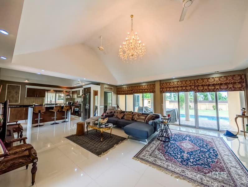 Luxury Pool Villa for Sale Huay Yai East Pattaya, Chon Buri (Pattaya), Bang Lamung, Bang Lamung (Pattaya), Chon Buri (Pattaya), 3 Bedrooms, 350 sqm, Villa For Sale, by PLC real estate, 500359018 - DDproperty.com
