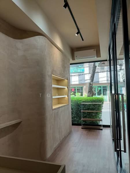 พื้นที่ให้เช่า พร้อมพงษ์ ทองหล่อ สุขุมวิท : Space for rent in Phrom Phong, Thonglor, Sukhumvit., Bangkok, Khlong Tan Nua, Watthana, Bangkok, , 12 sqm, Retail Space For Rent, by TOAH T., 500359070 - DDproperty.com