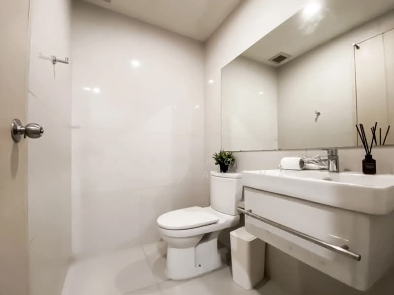 Life Asoke, Bangkok, Asoke-Dindang Road, Bang Kapi, Huai Khwang, Bangkok, 2 Bedrooms, 60 sqm, Condo For Rent, by Phakaporn Brikshavana, 500359129 - DDproperty.com