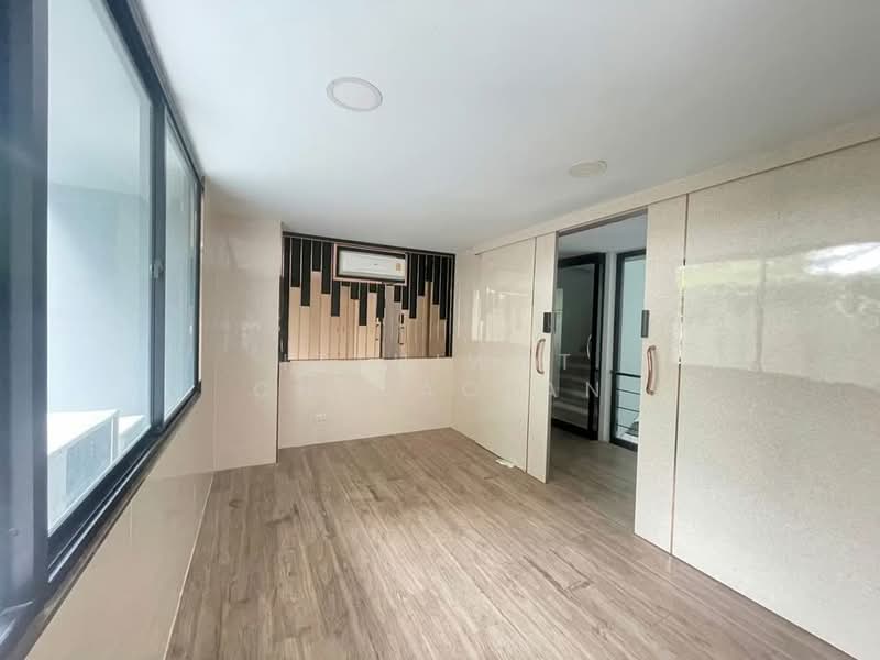 Nirvana@Work Ladprao-Kasetnawamin, Bangkok, 239 Prasert-Manukitch Road, Nawamin, Bueng Kum, Bangkok, 2 Bedrooms, 324 sqm, Townhouse For Sale, by Itthiwat Chulaolan, 500359166 - DDproperty.com