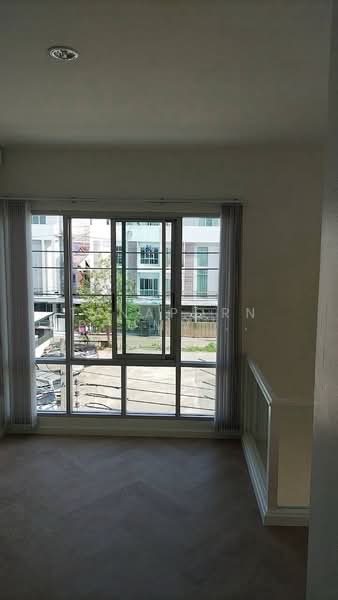 2-BR Townhouse, Bangkok, Lat Phrao, Bangkok, 2 Bedrooms, 220 sqm, Townhouse For Rent, by Natthida Thianchaianan, 500359278 - DDproperty.com